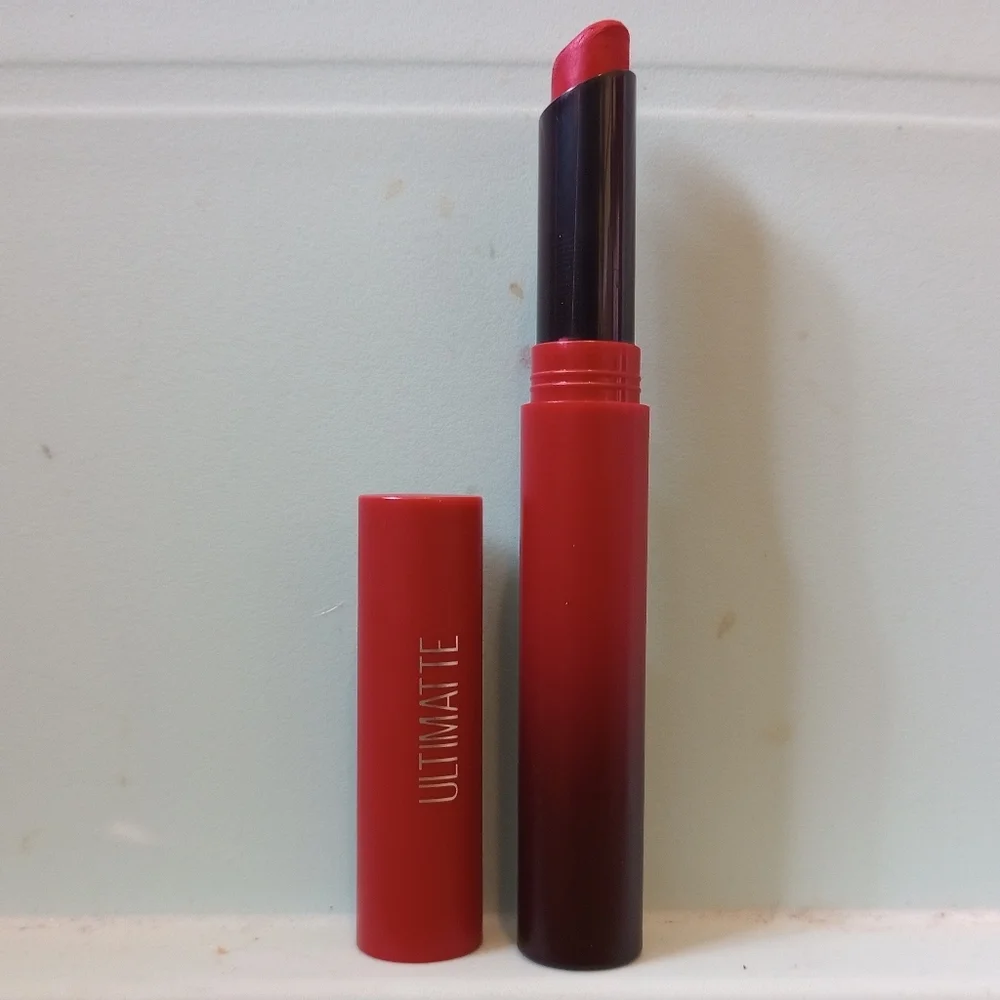 🦋 NWT Maybelline Color Sensational Lipstick in More Ruby